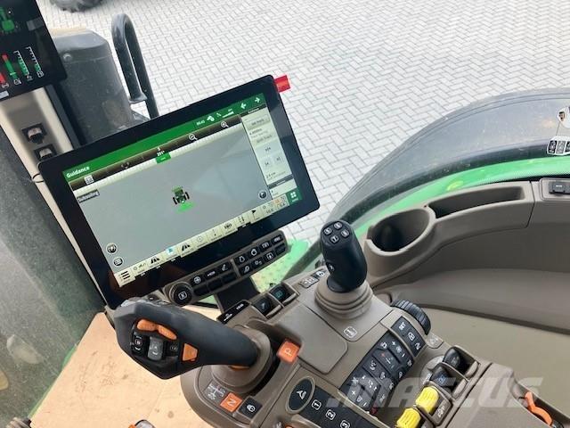 John Deere 8R 370 Трактори