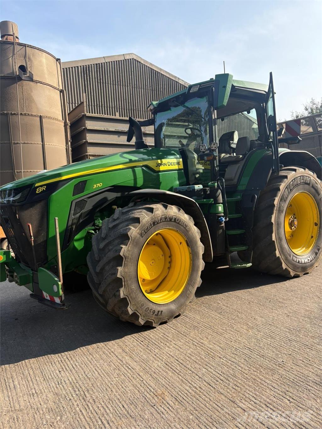 John Deere 8R 370 Трактори