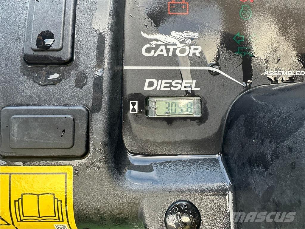 John Deere TH6x4 Підсобні машини