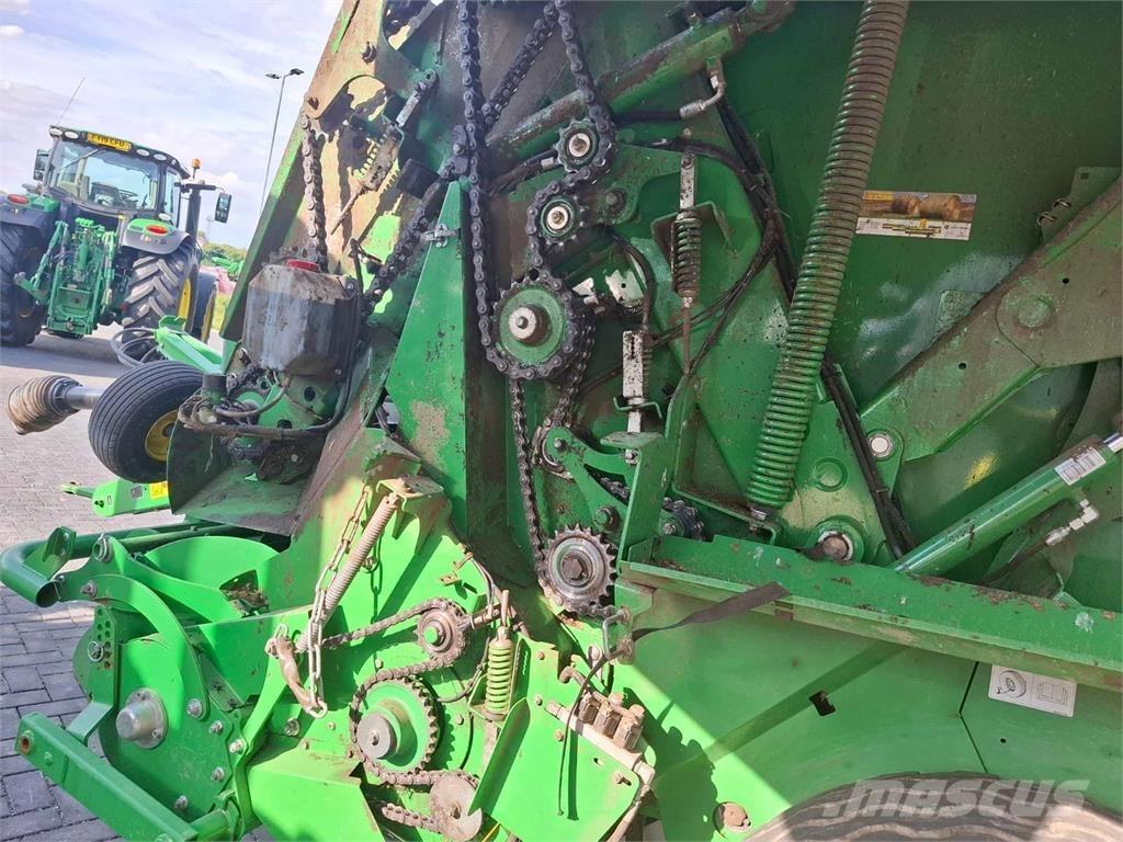 John Deere V451R Тюкові прес-підбирачі
