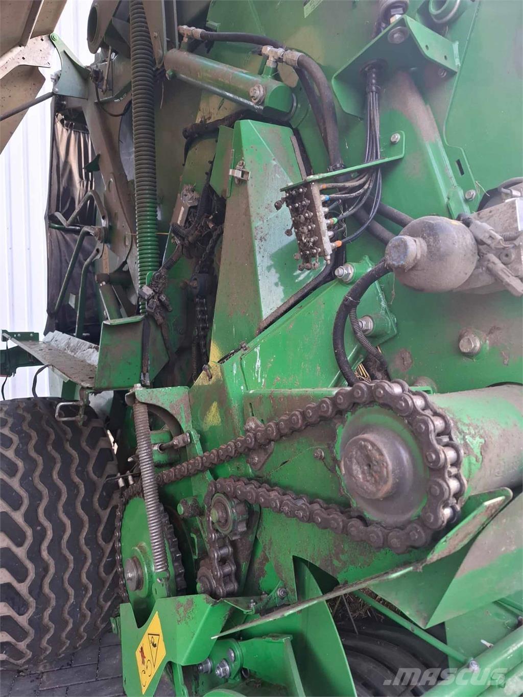 John Deere V451R Тюкові прес-підбирачі