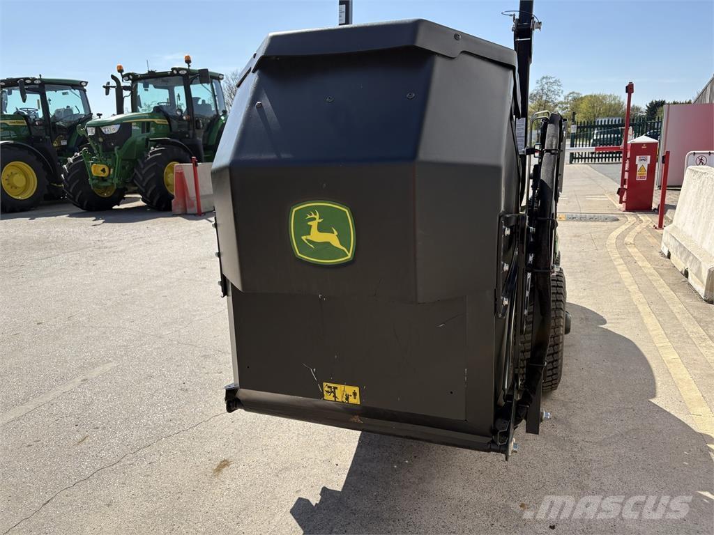 John Deere X950R Самохідні газонокосарки