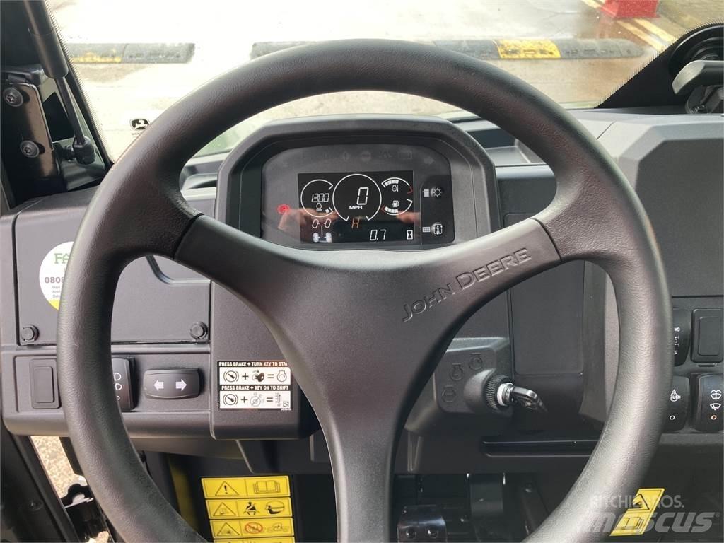 John Deere XUV875M Підсобні машини