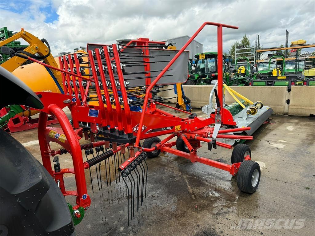 Kuhn GA 4201 Граблі і сінозворушувачі