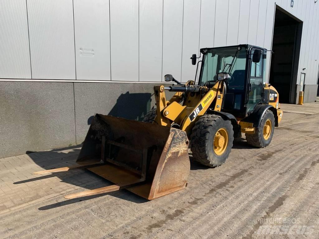 CAT 906 M Фронтальні навантажувачі