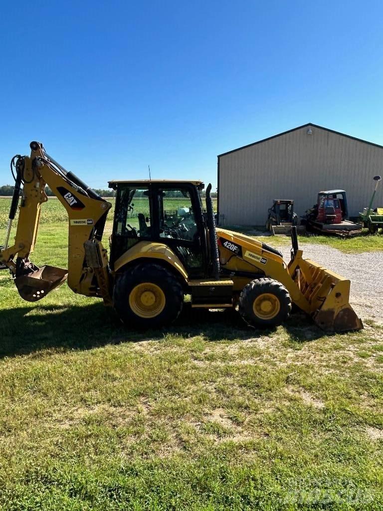 CAT 420 F2 ST Екскаватори-навантажувачі