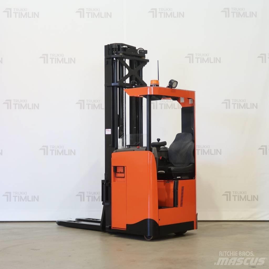 BT SRE160L Самохідні електроштабелери