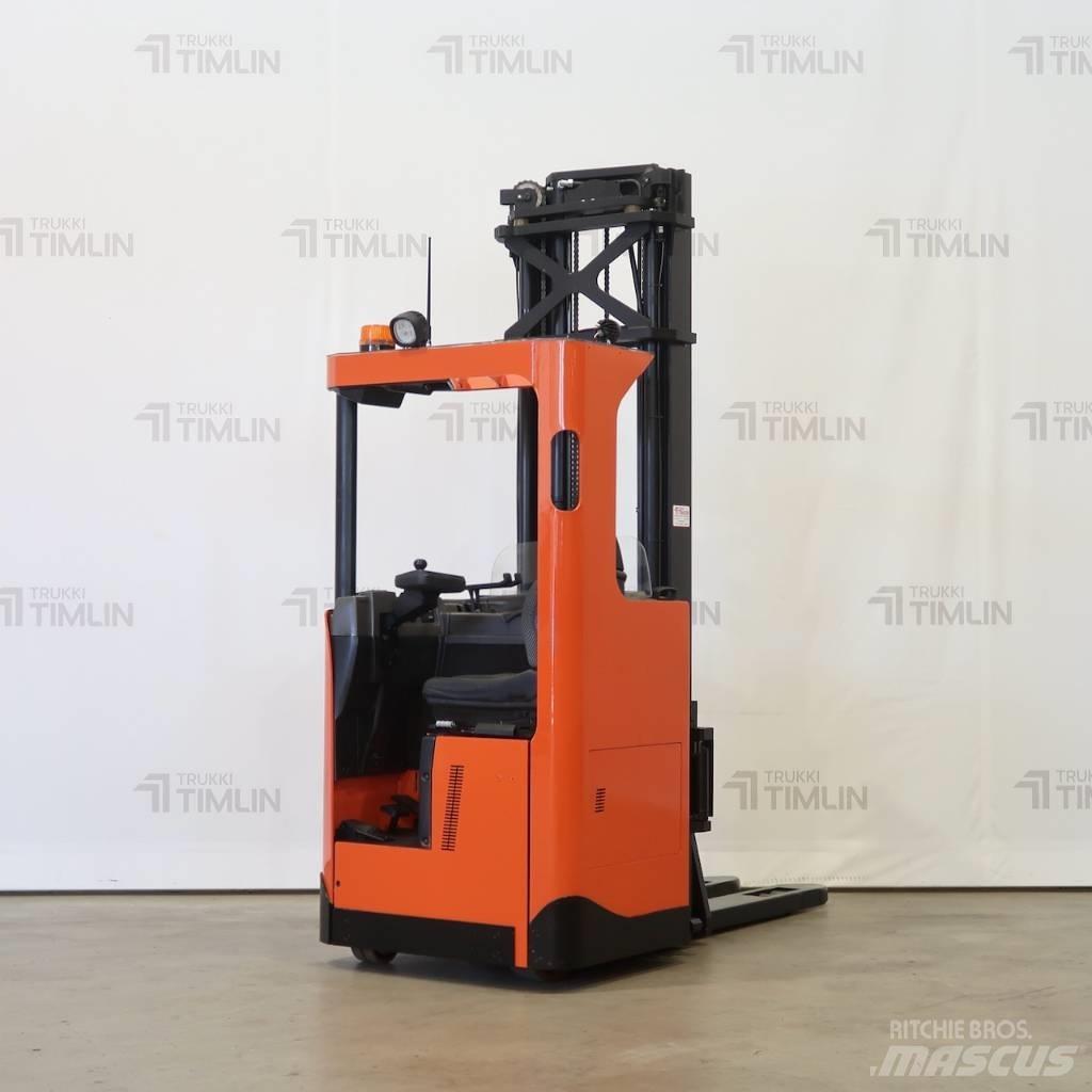 BT SRE160L Самохідні електроштабелери