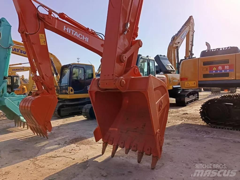 Hitachi ZX 240 Гусеничні екскаватори