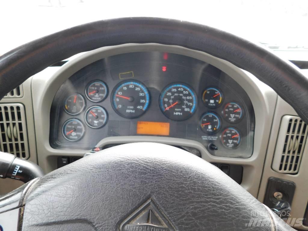 International 4300 Автоконтейнеровози