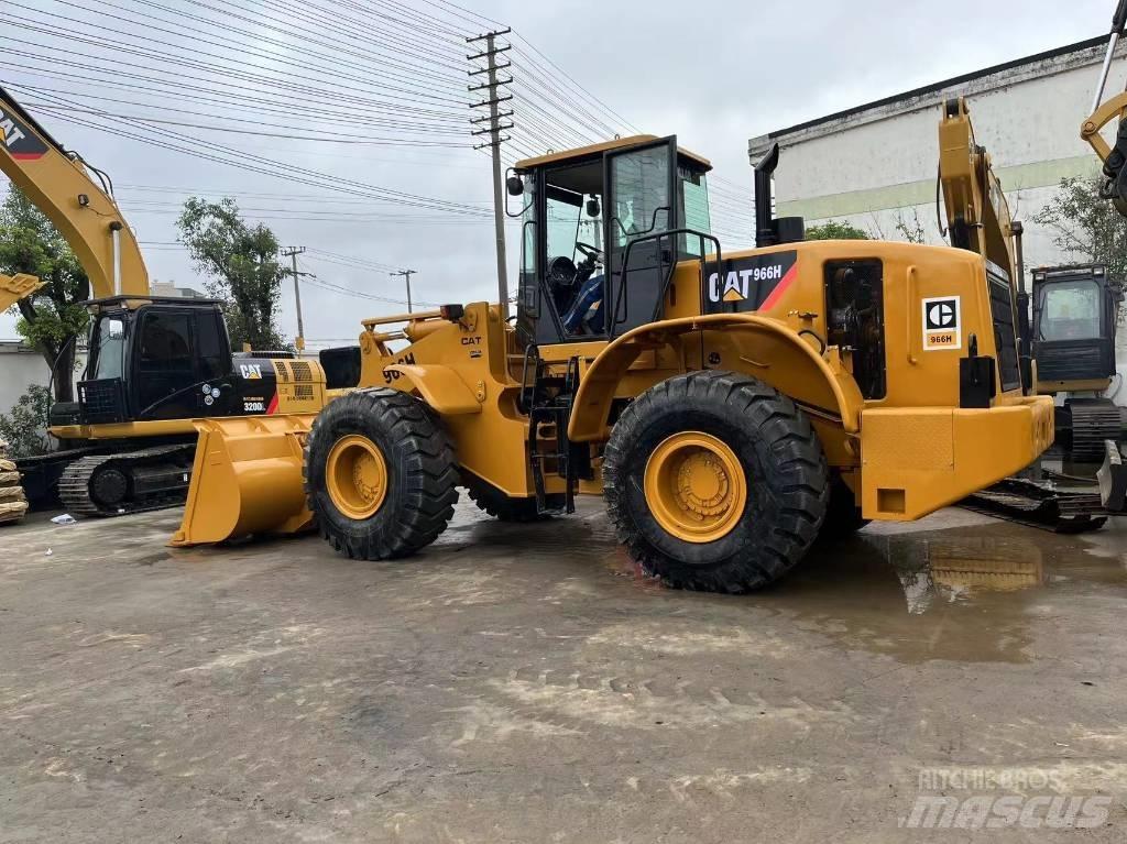 CAT 966 Фронтальні навантажувачі