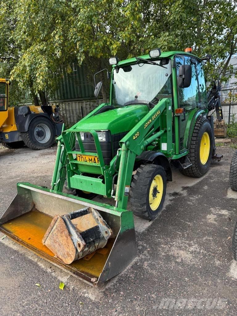 John Deere 4400 Трактори
