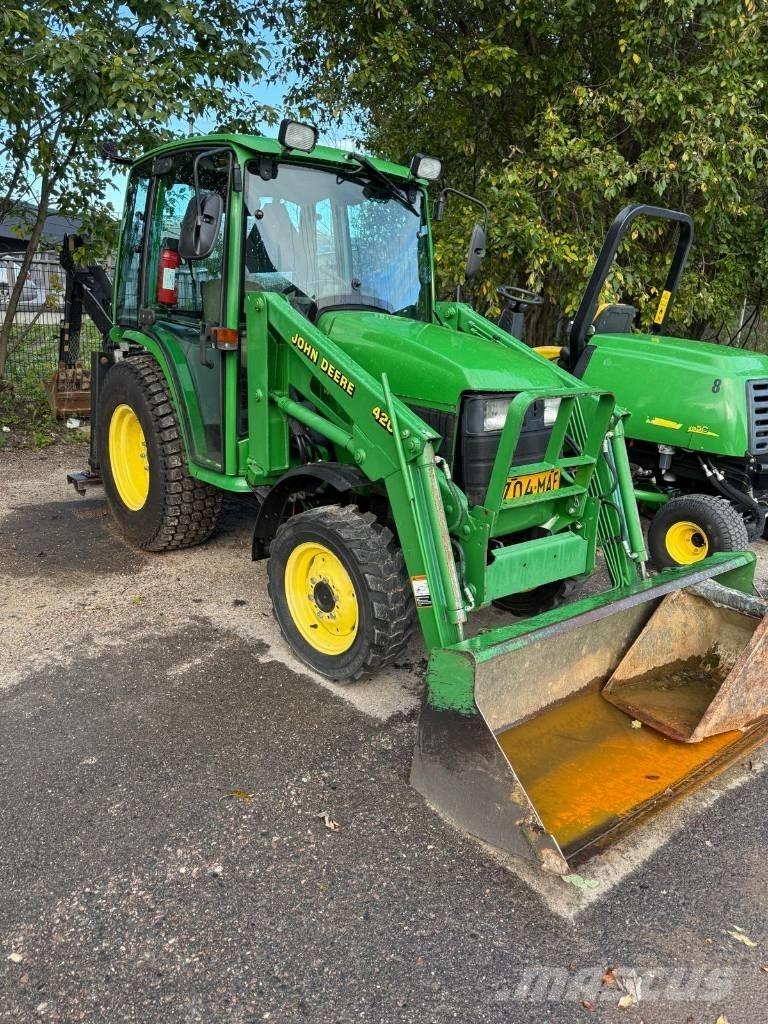 John Deere 4400 Трактори