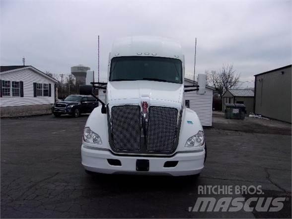 Kenworth T680 Тягачі