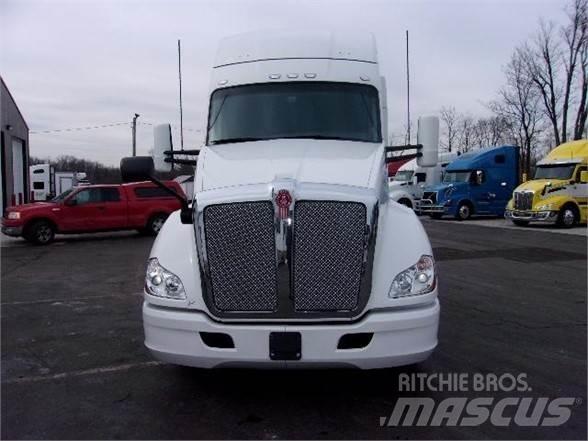 Kenworth T680 Тягачі
