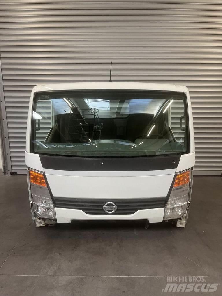 Nissan NT400 Кабіни