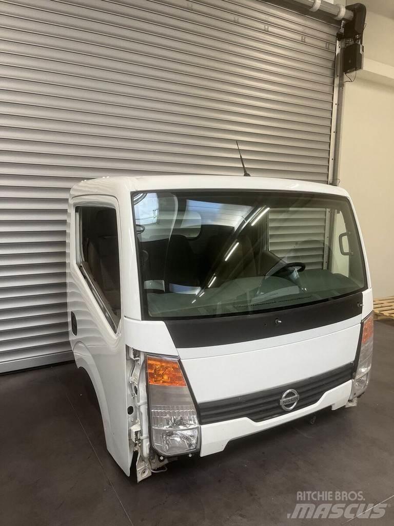 Nissan NT400 Кабіни