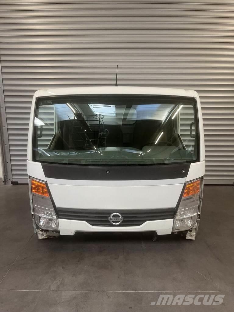 Nissan NT400 Кабіни