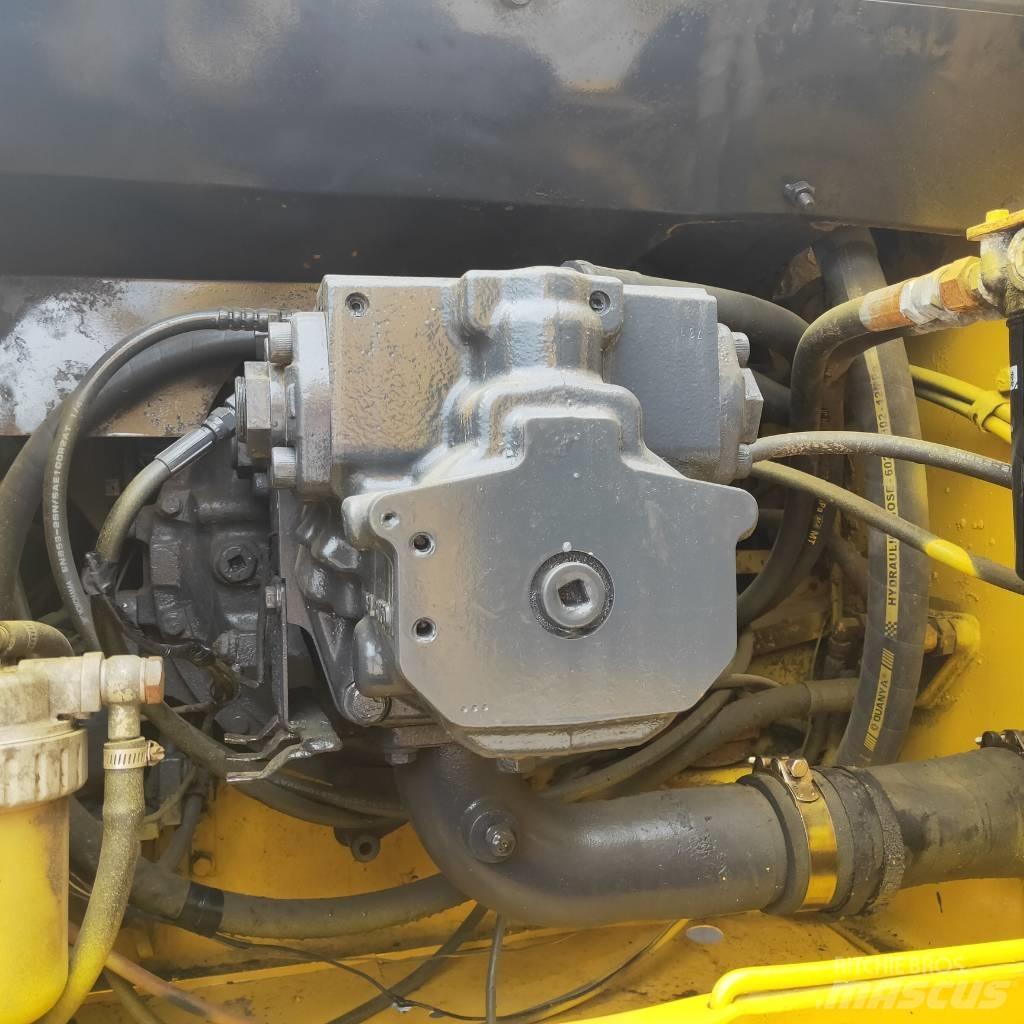 Komatsu PC200-7 Гусеничні екскаватори