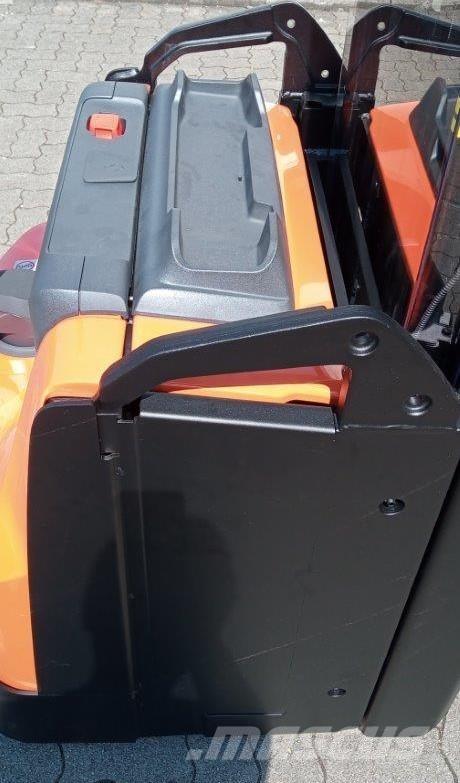 Toyota SWE160L Самохідні електроштабелери