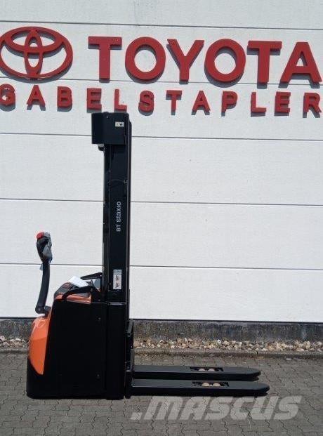 Toyota SWE160L Самохідні електроштабелери