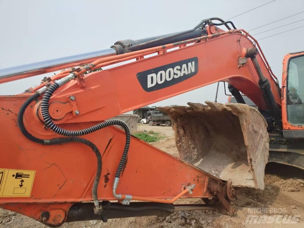 Doosan DX225LC-9C Гусеничні екскаватори