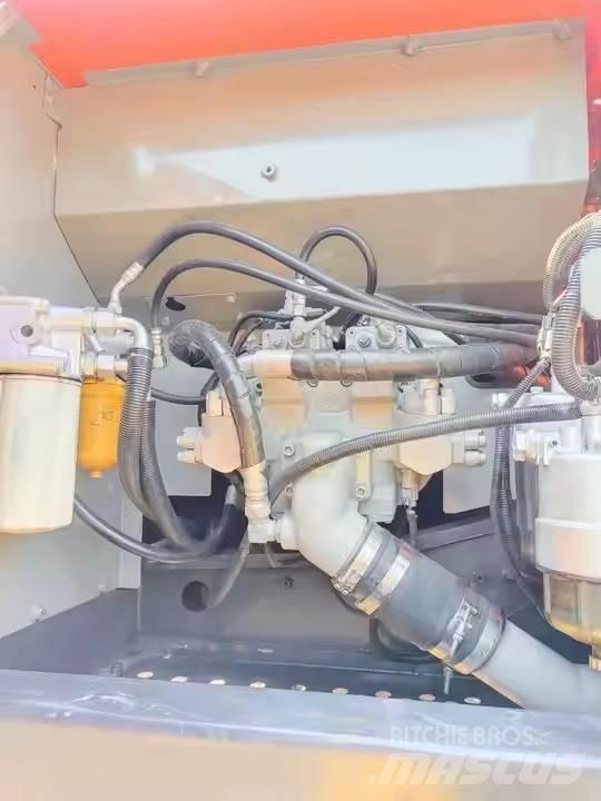 Hitachi ZX200 Гусеничні екскаватори