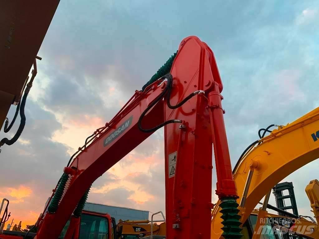 Doosan DX 225 LC Гусеничні екскаватори