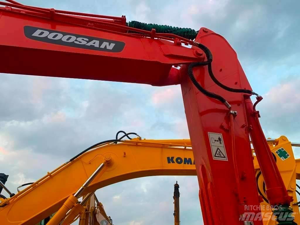 Doosan DX 225 LC Гусеничні екскаватори