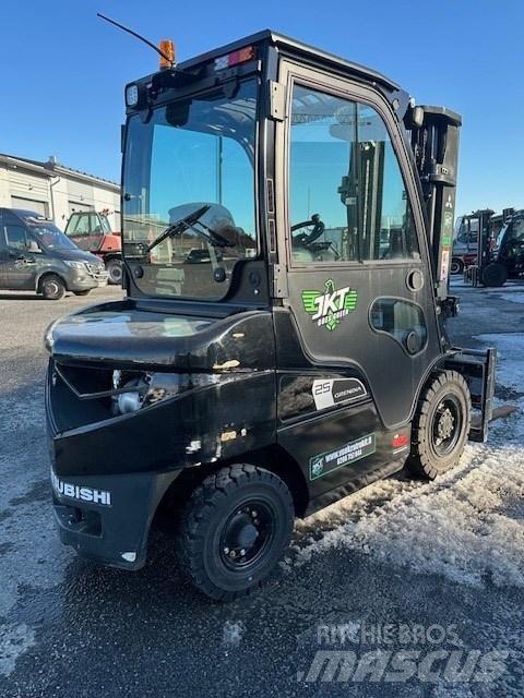 Mitsubishi FD25N3 Дизельні навантажувачі