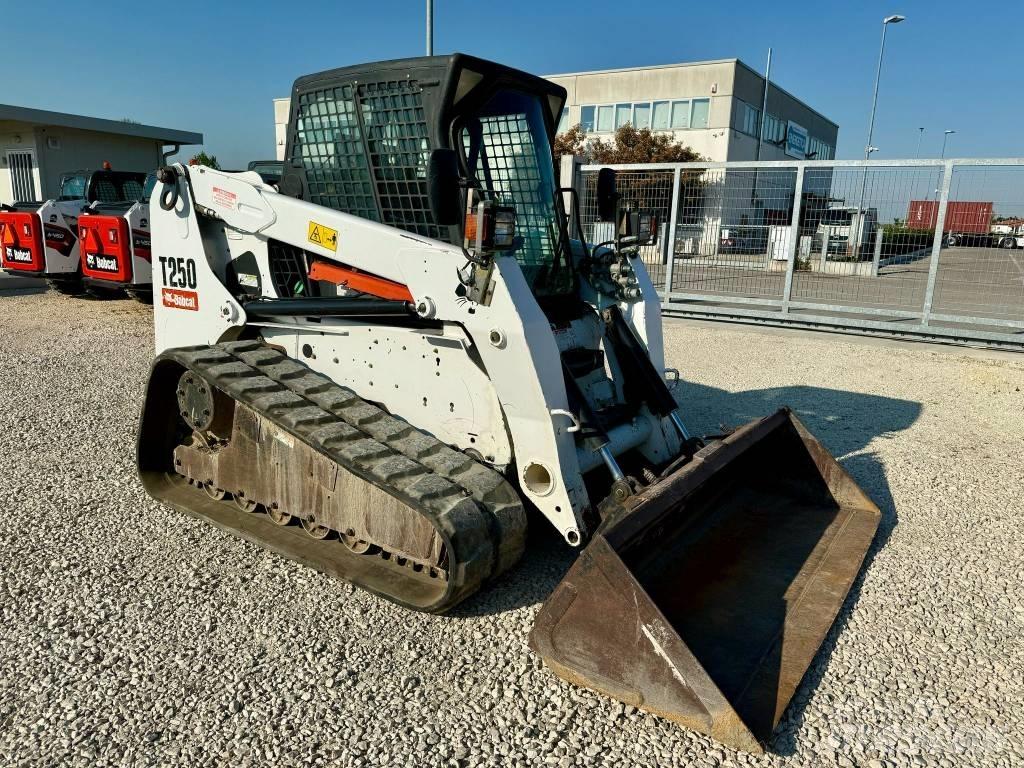 Bobcat T 250 Гусеничні вантажники