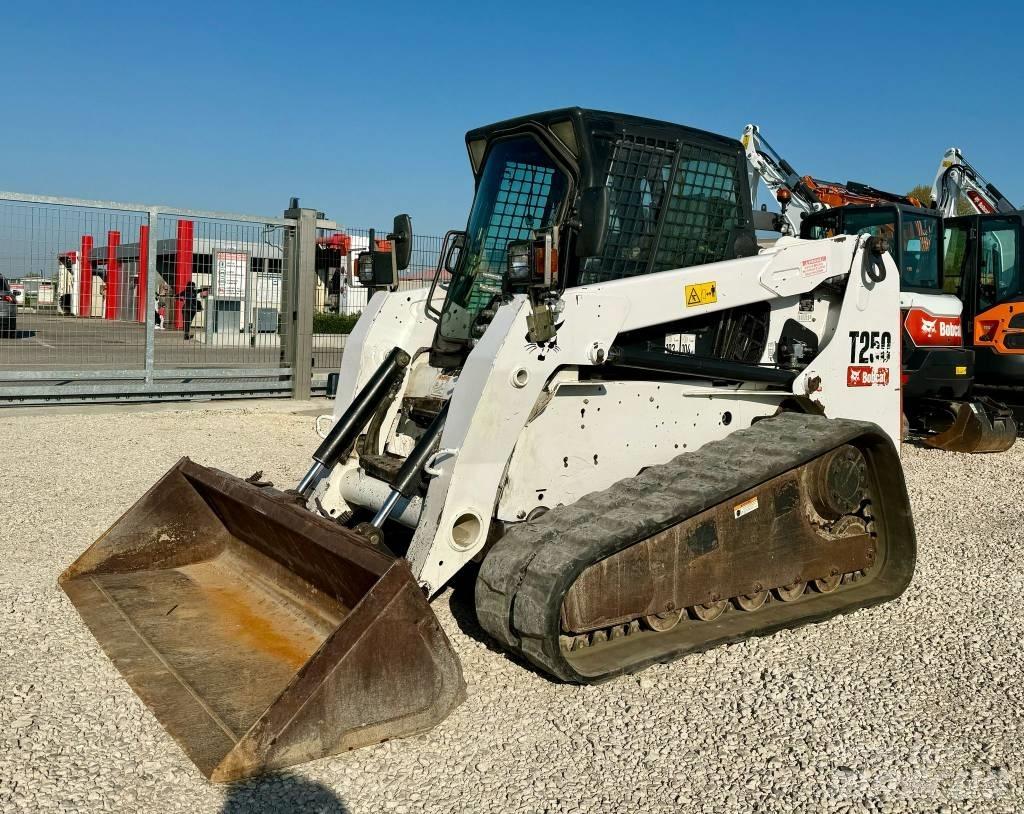 Bobcat T 250 Гусеничні вантажники