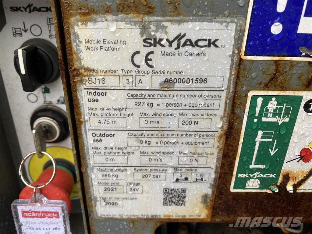SkyJack SJ16 Вертикальні щоглові підйомники