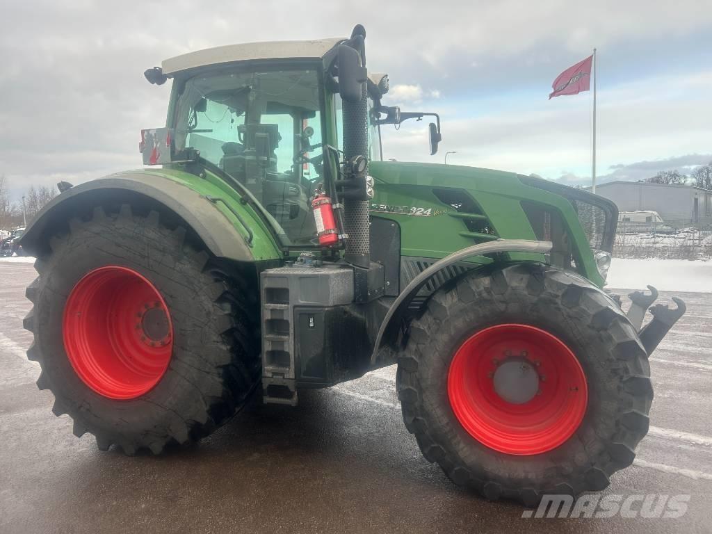 Fendt 824 Vario Трактори