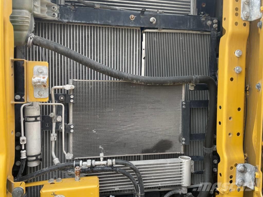 CAT 320 Гусеничні екскаватори