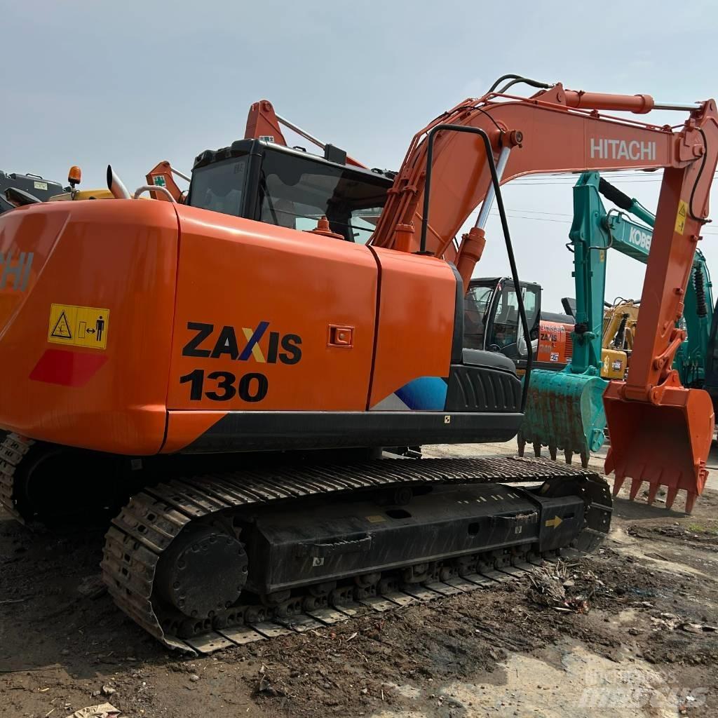 Hitachi 130 Гусеничні екскаватори