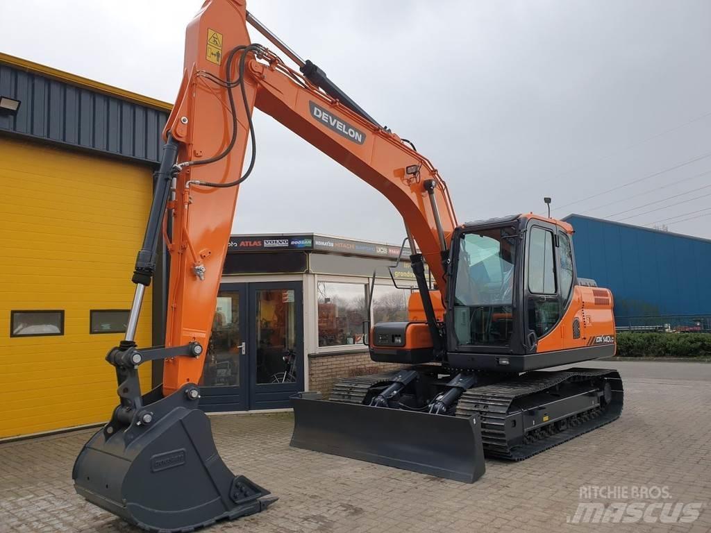 Develon DX140LC Гусеничні екскаватори
