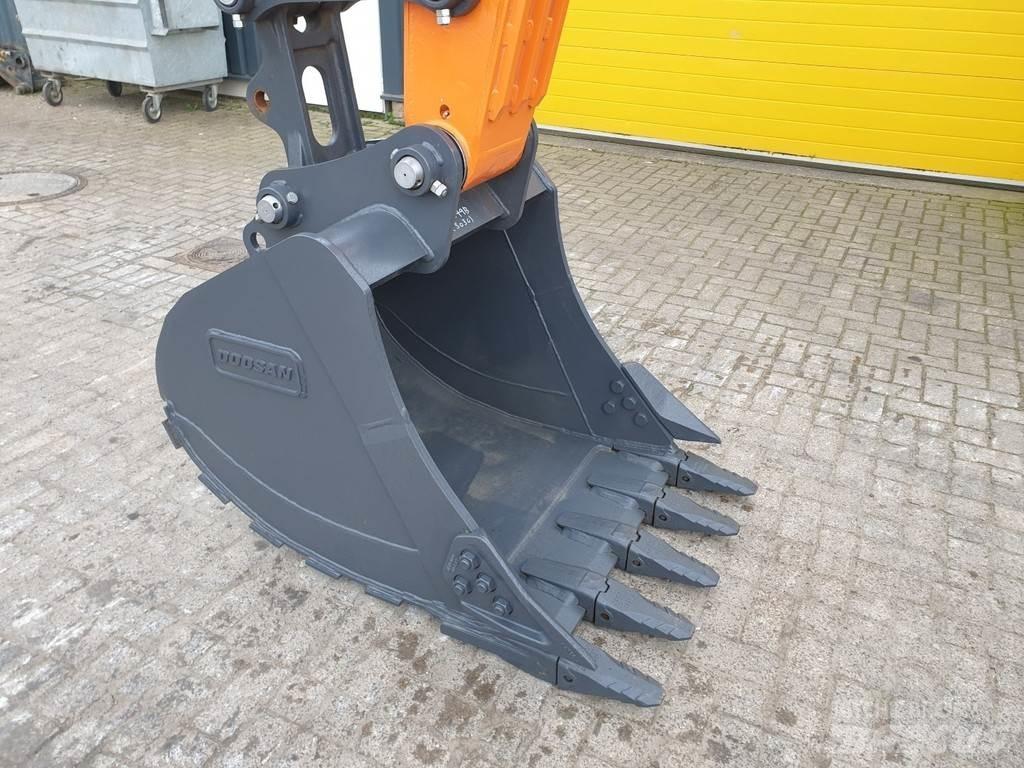 Develon DX140LC Гусеничні екскаватори