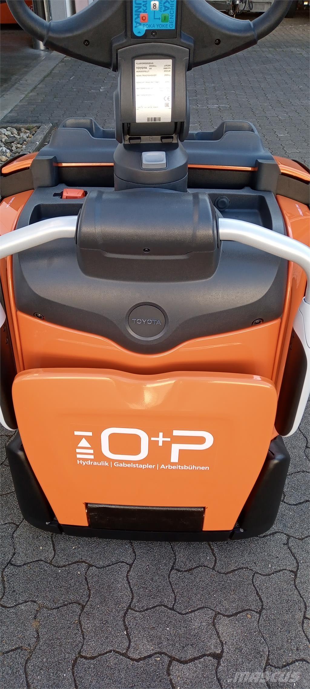 Toyota LPE200 Ручний візок