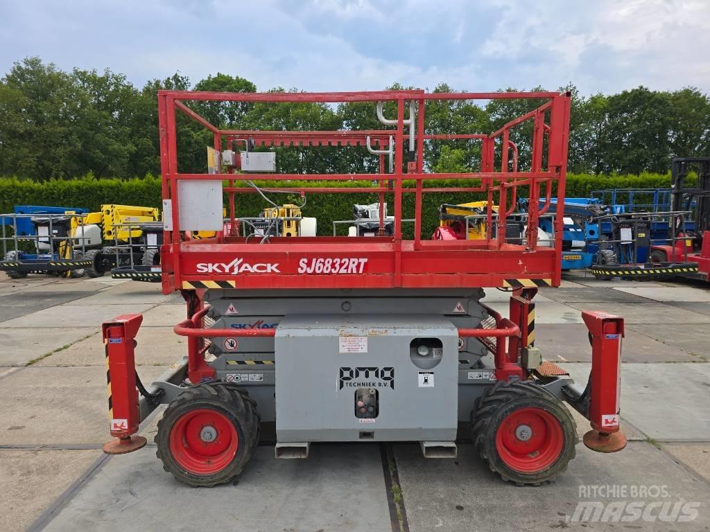SkyJack SJ 6832 RT Підйомники-ножиці