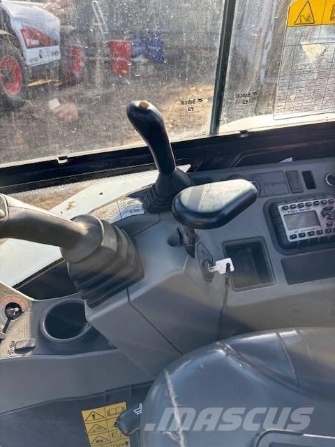 Bobcat E34 Канавокопачі