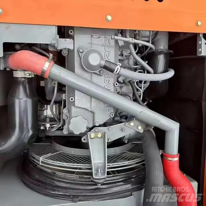 Hitachi ZX210 Гусеничні екскаватори