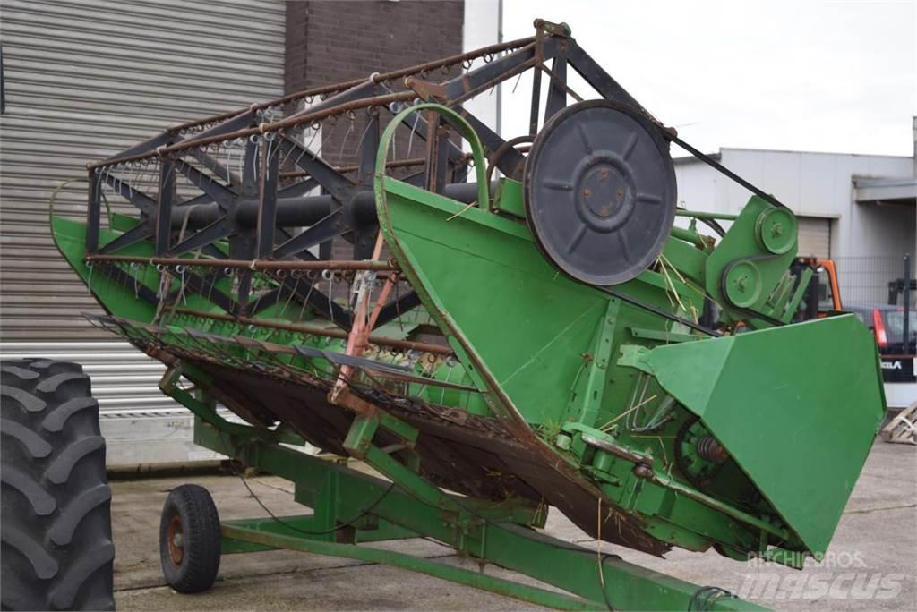 John Deere 1065 Зернозбиральні комбайни