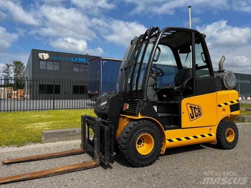JCB TLT30 Телескопічні фронтальні навантажувачі