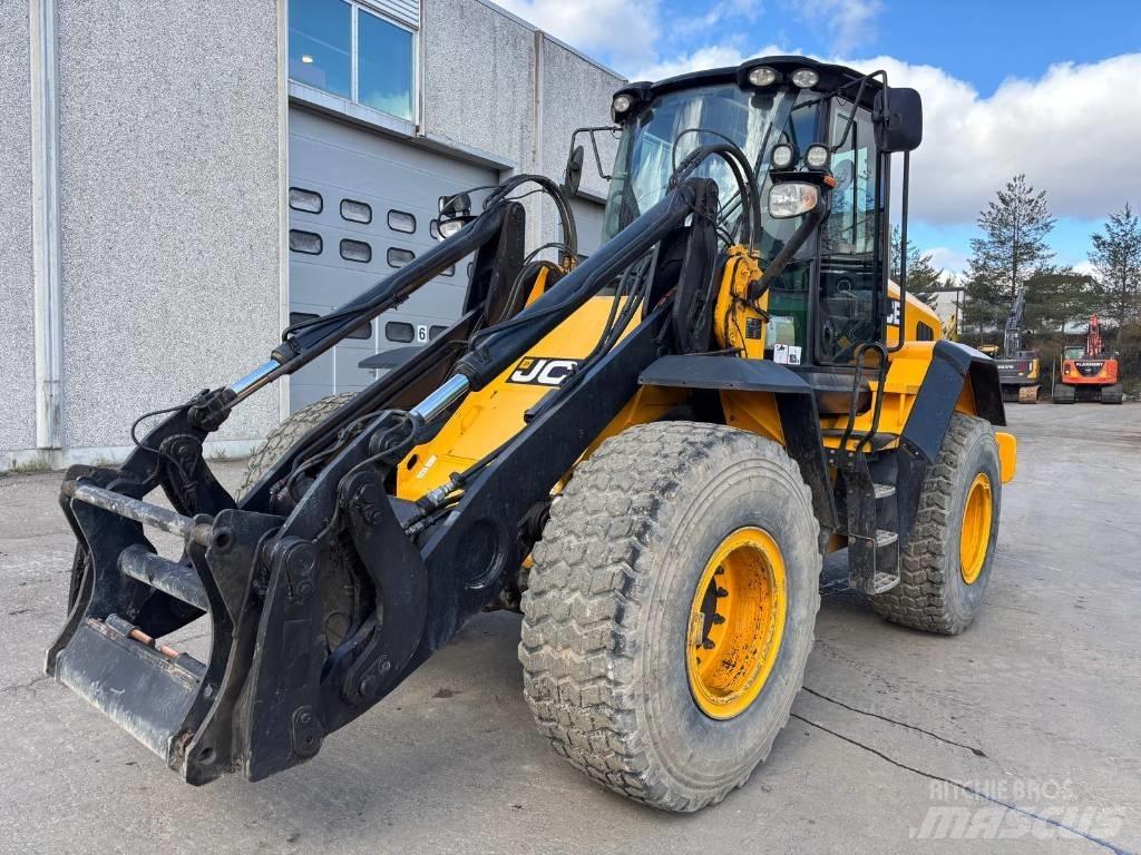 JCB 437 HT Фронтальні навантажувачі