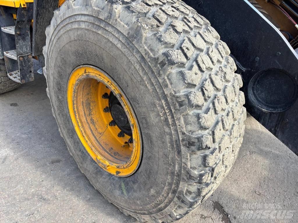 JCB 437 HT Фронтальні навантажувачі