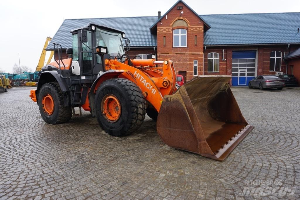 Hitachi ZW 220-5 B Фронтальні навантажувачі