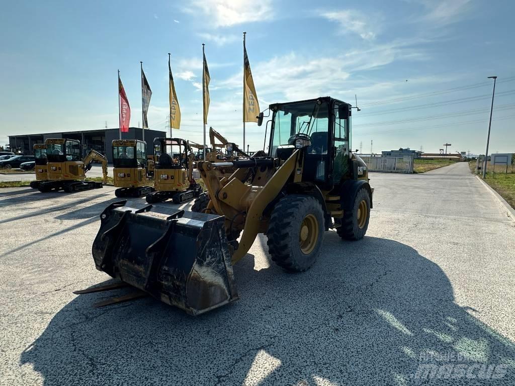 CAT 908M Фронтальні навантажувачі