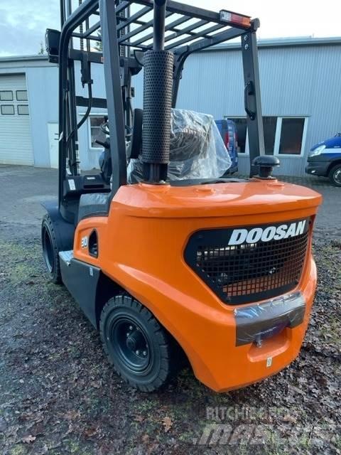Doosan D30NXS Дизельні навантажувачі