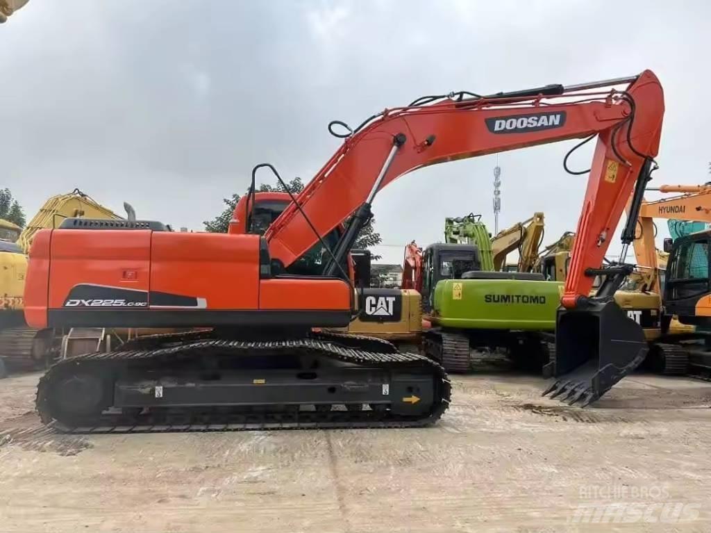 Doosan DX 225 LC-9C Гусеничні екскаватори